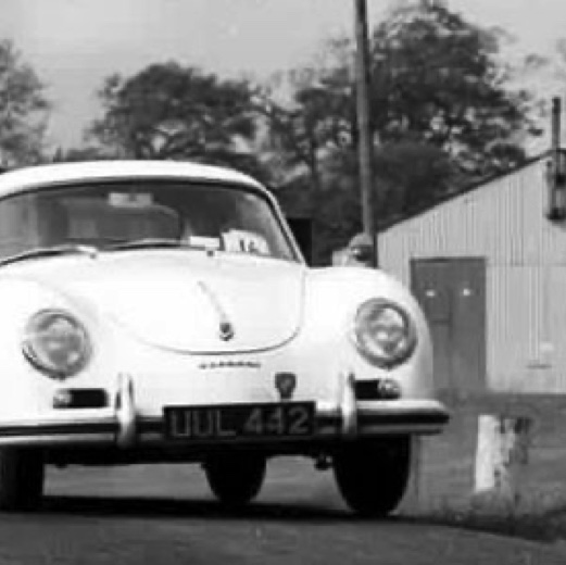 La Porsche UUL442 de Ian Scott Watson  pilotée par Jimmy